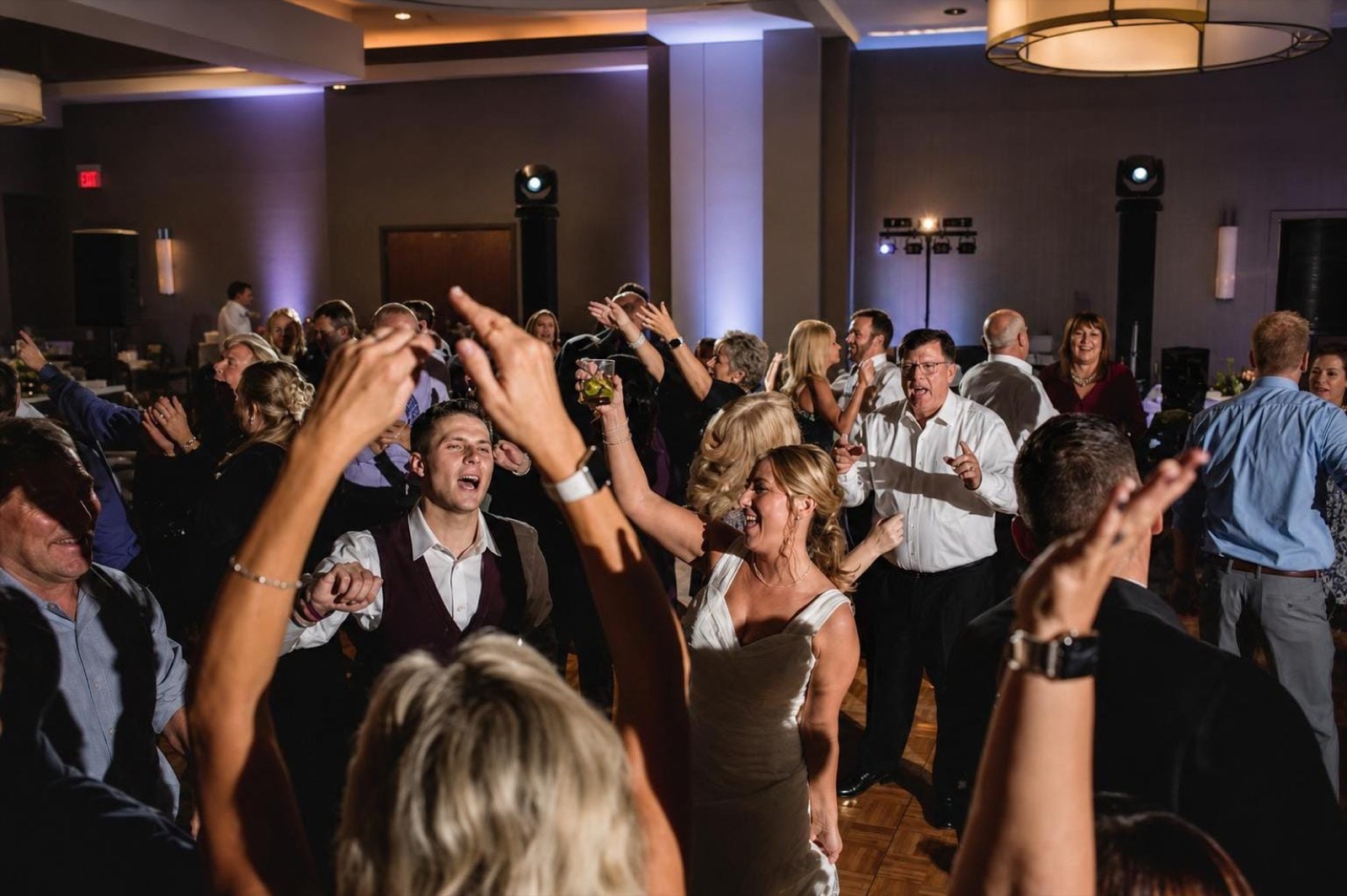 Live Wedding Painters & Interactive Guest Experiences — Modern Wedding DJs