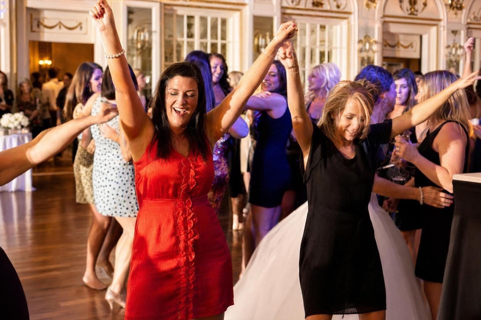 How Your Table Layout Secretly Controls Dance Floor Energy