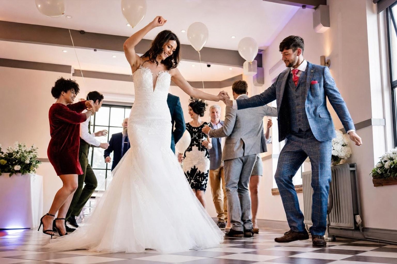How Your Wedding DJ & Photographer Should Work Together