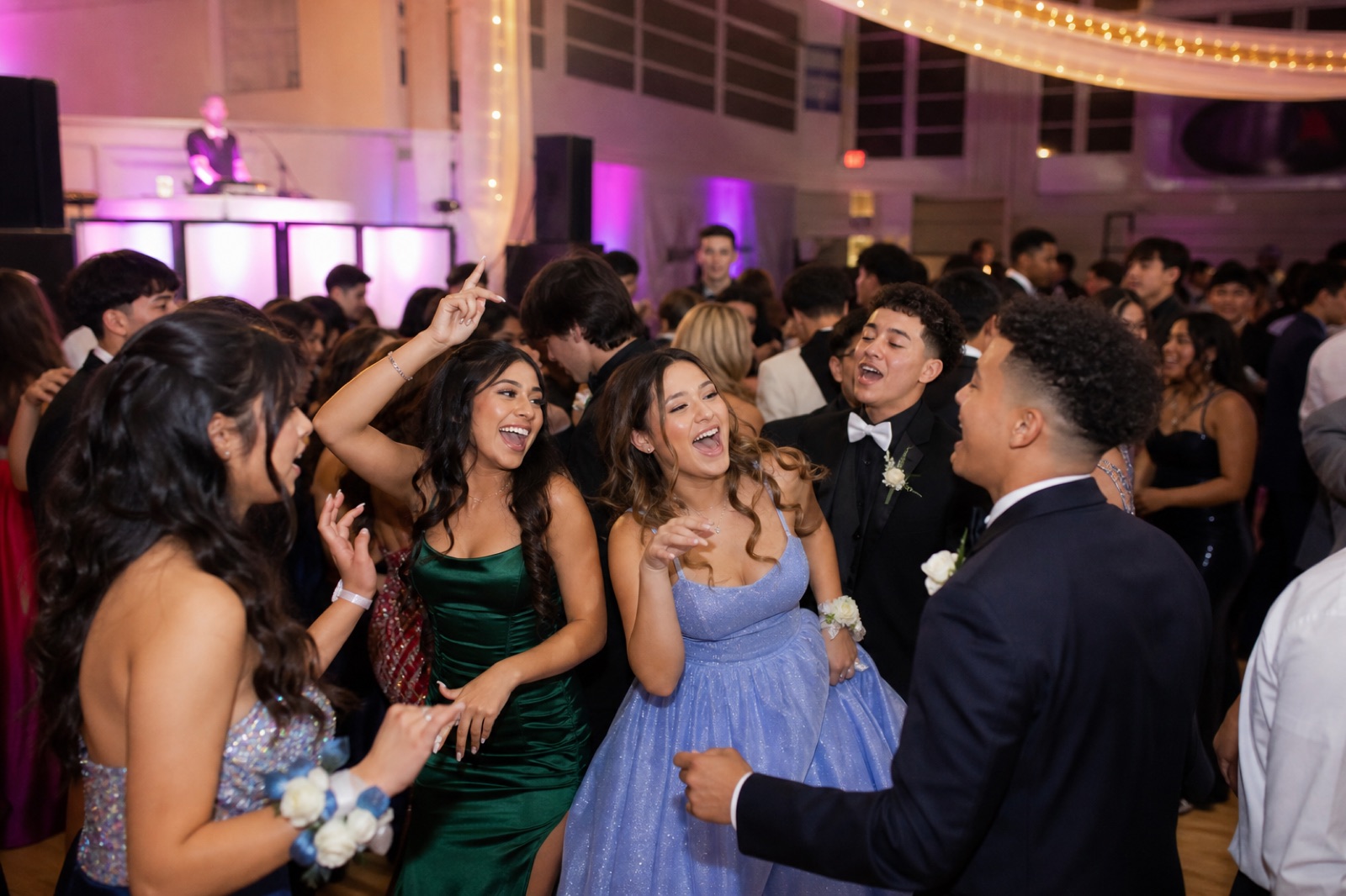 Wedding Reception Games & Crowd Activities a DJ Can Run