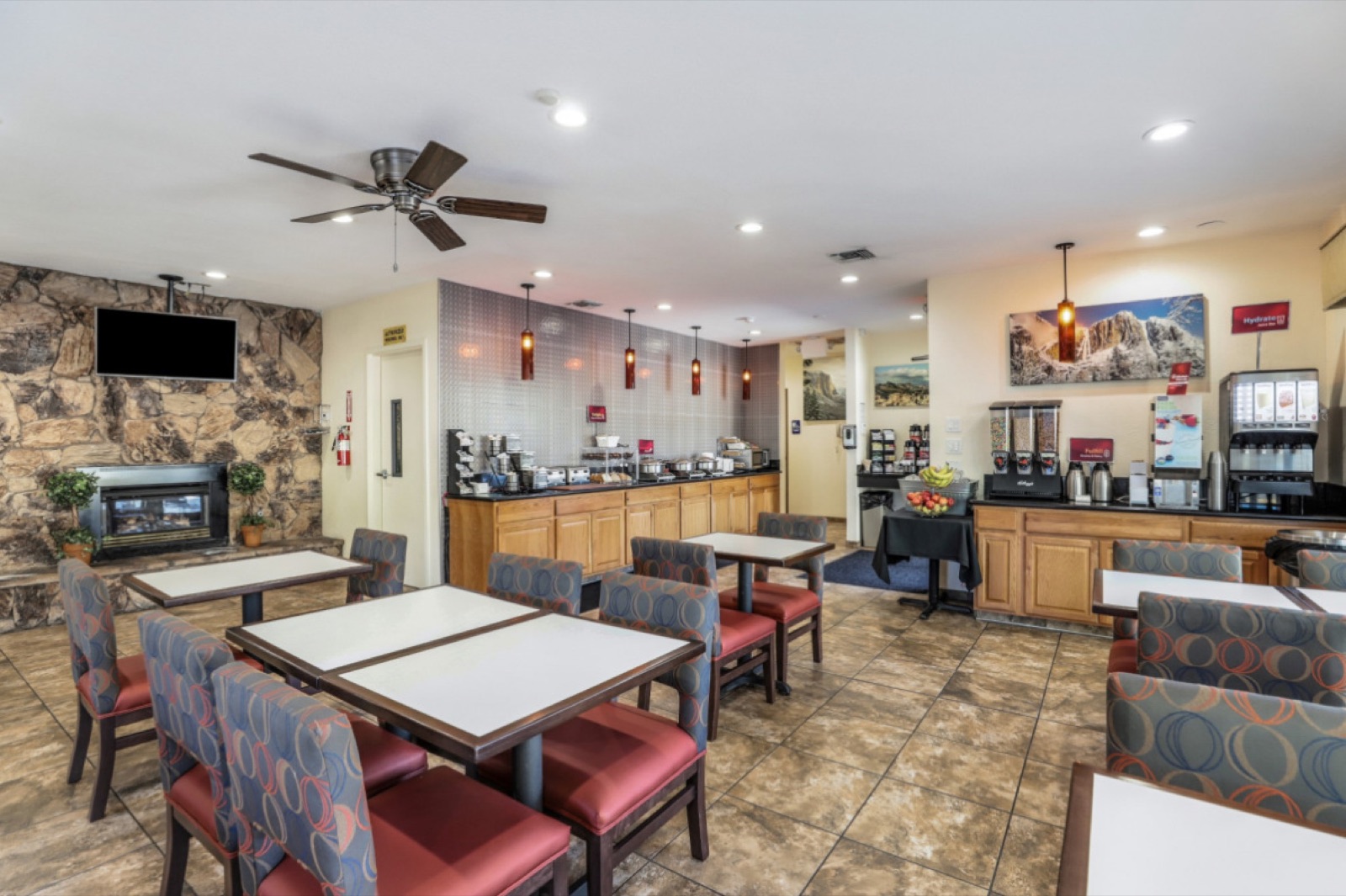 Pool and outdoor amenities at Best Western Plus Sonora Oaks Hotel & Conference Center in Sonora, California