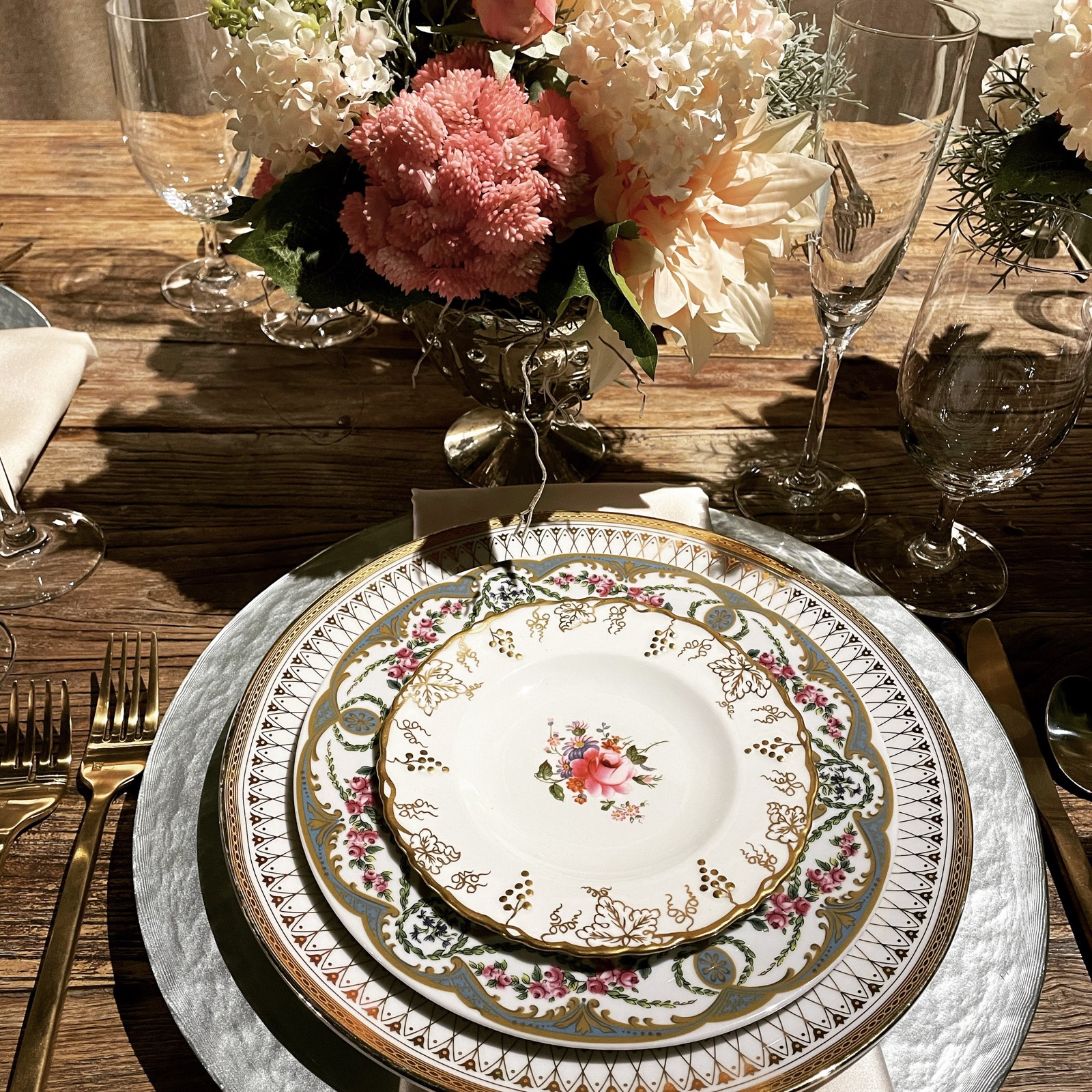 Decor and event styling at Greens on Tenth in Modesto, California