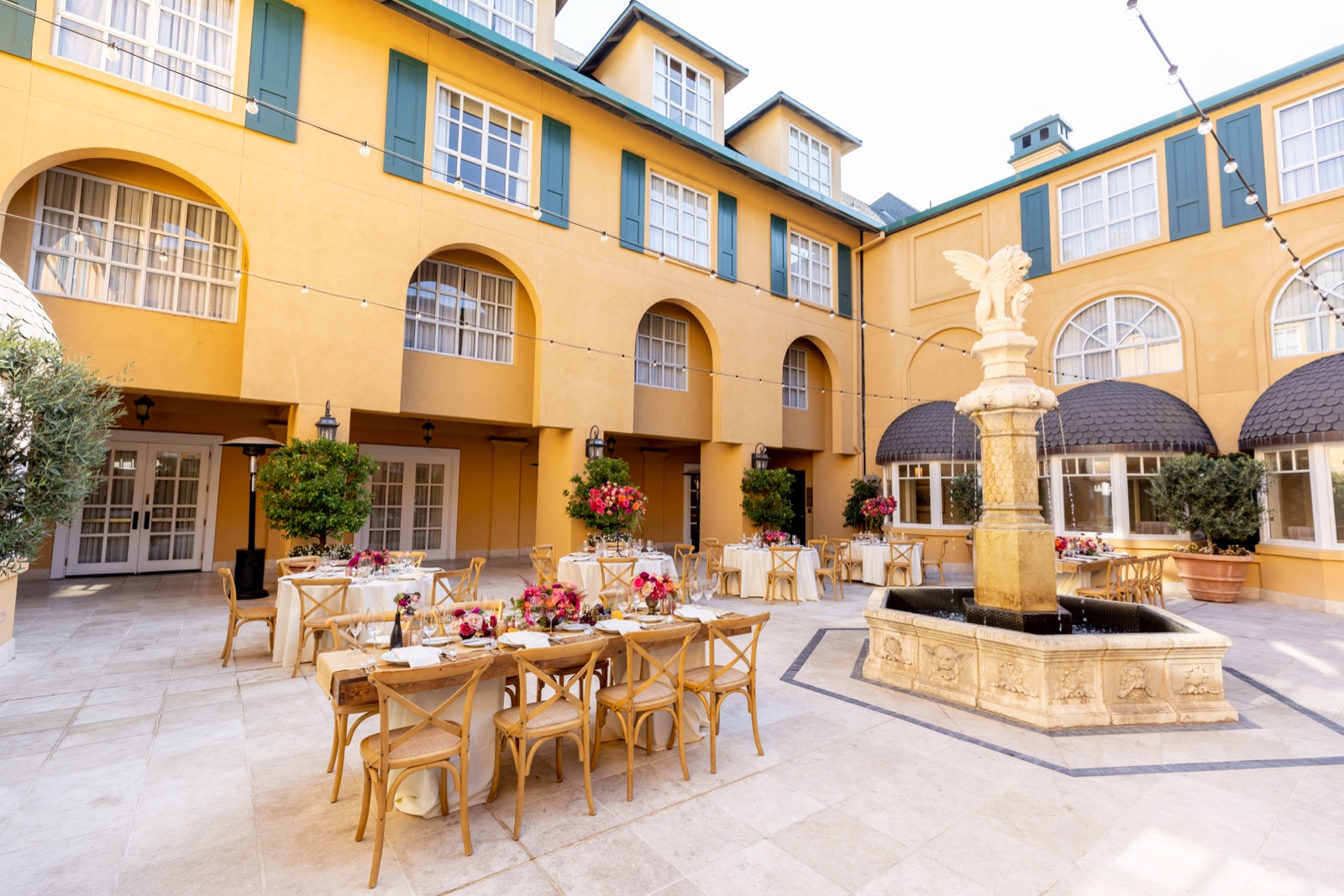Fountain courtyard with dining tables at Lafayette Park Hotel & Spa wedding venue in Lafayette, California