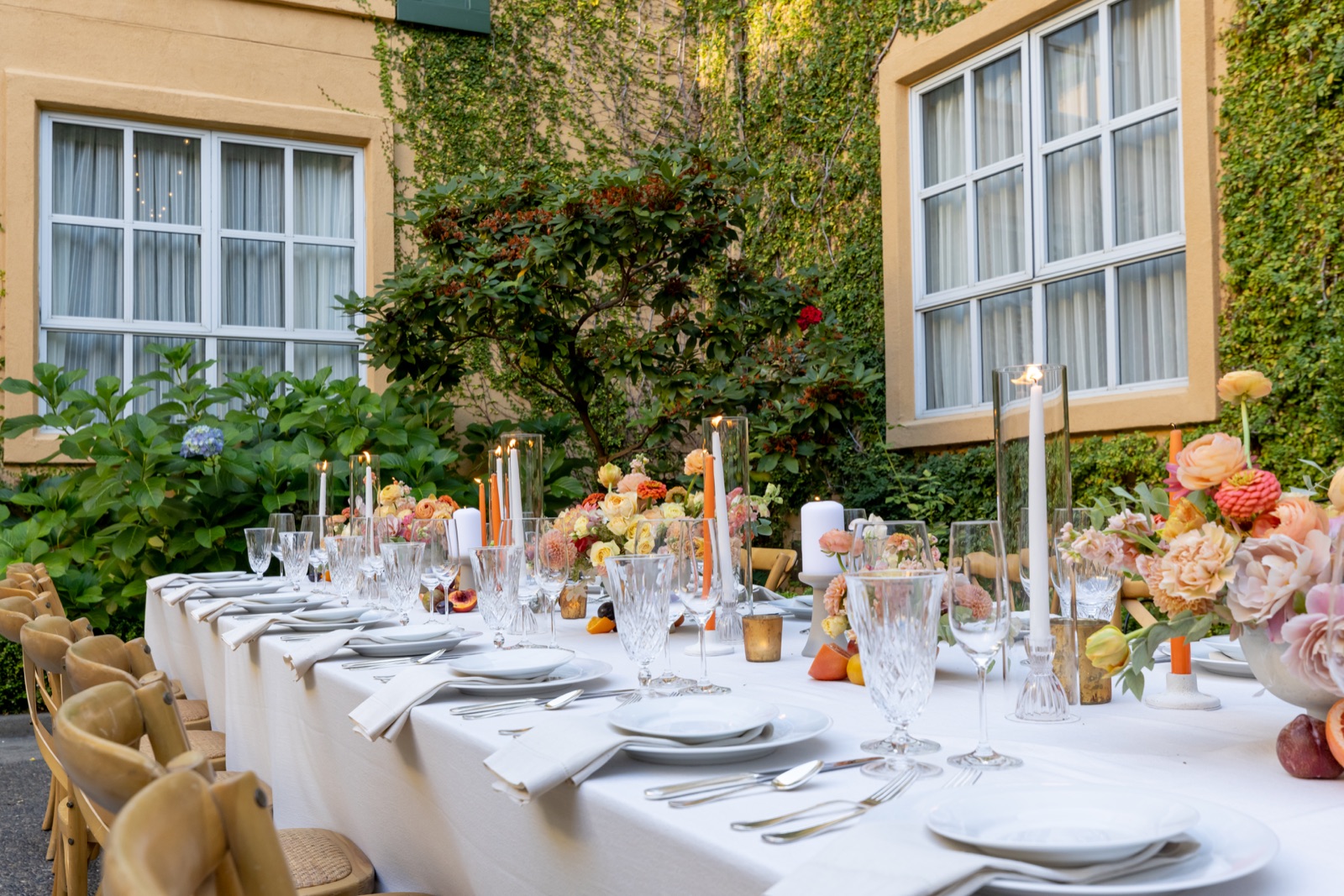 Elegant outdoor dining setup for a wedding at Lafayette Park Hotel & Spa in Lafayette, California