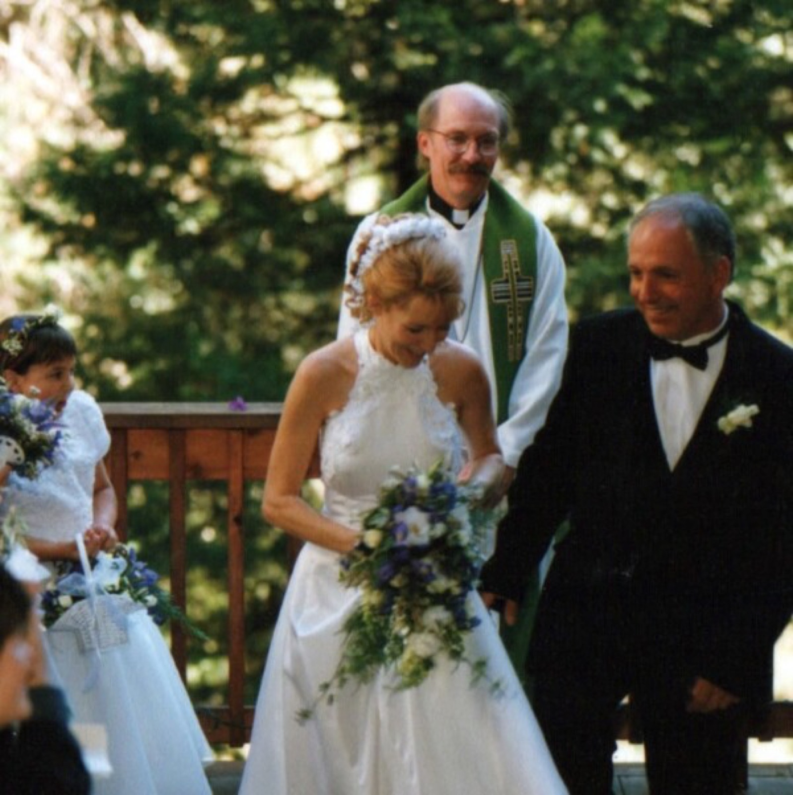 Gold Country wedding setting at McCaffrey House Bed & Breakfast Inn in Twain Harte, California