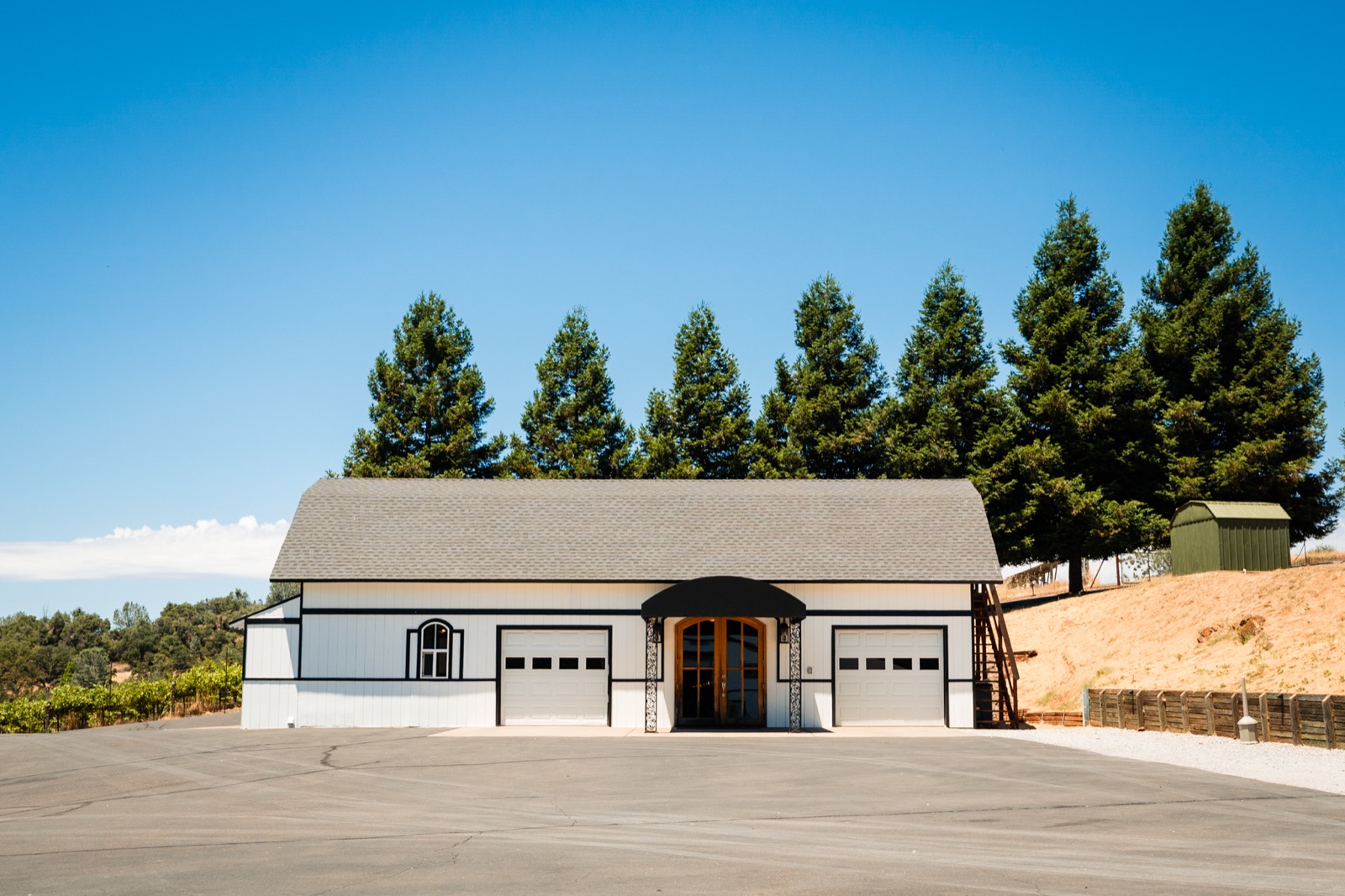 On-site estate house and grounds at Mount Brow Vineyard wedding venue in Sonora, California