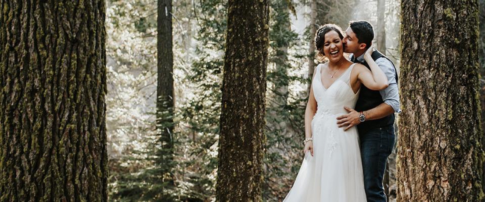 Outdoor wedding reception on the grounds of Pinecrest Chalet in Pinecrest, California
