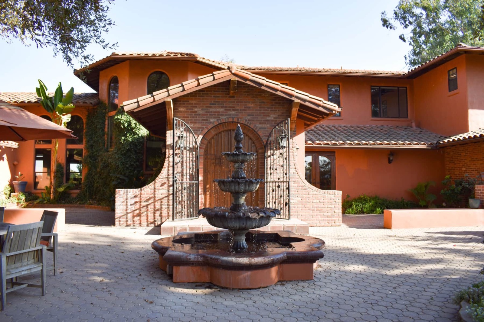 Pool and patio area at RedSmith Ranch estate wedding venue in Lodi, California