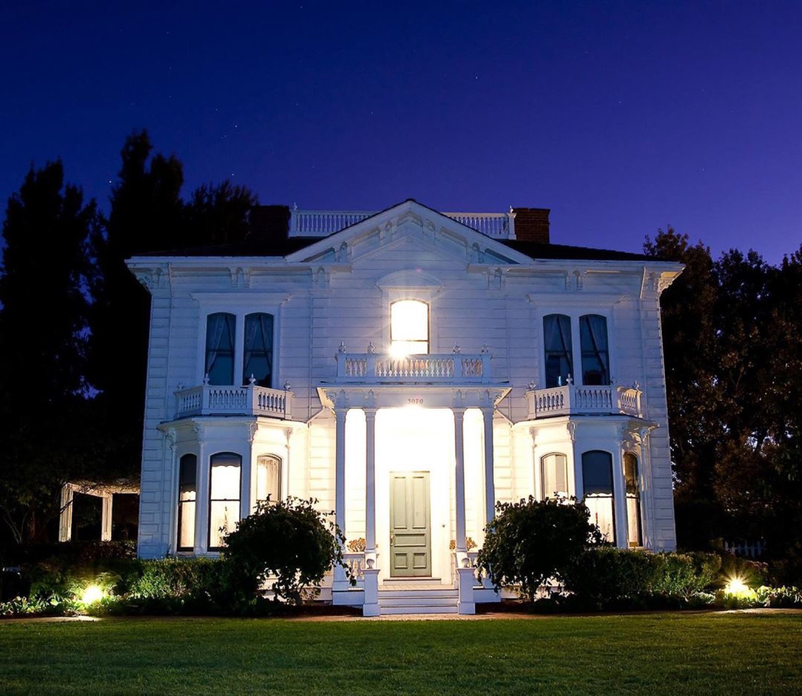 Grounds and brick patio at Rengstorff House wedding venue in Mountain View, California