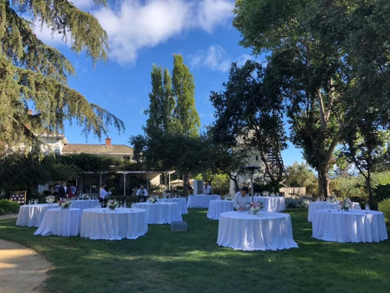 Outdoor reception setting at Rengstorff House wedding venue in Mountain View, California