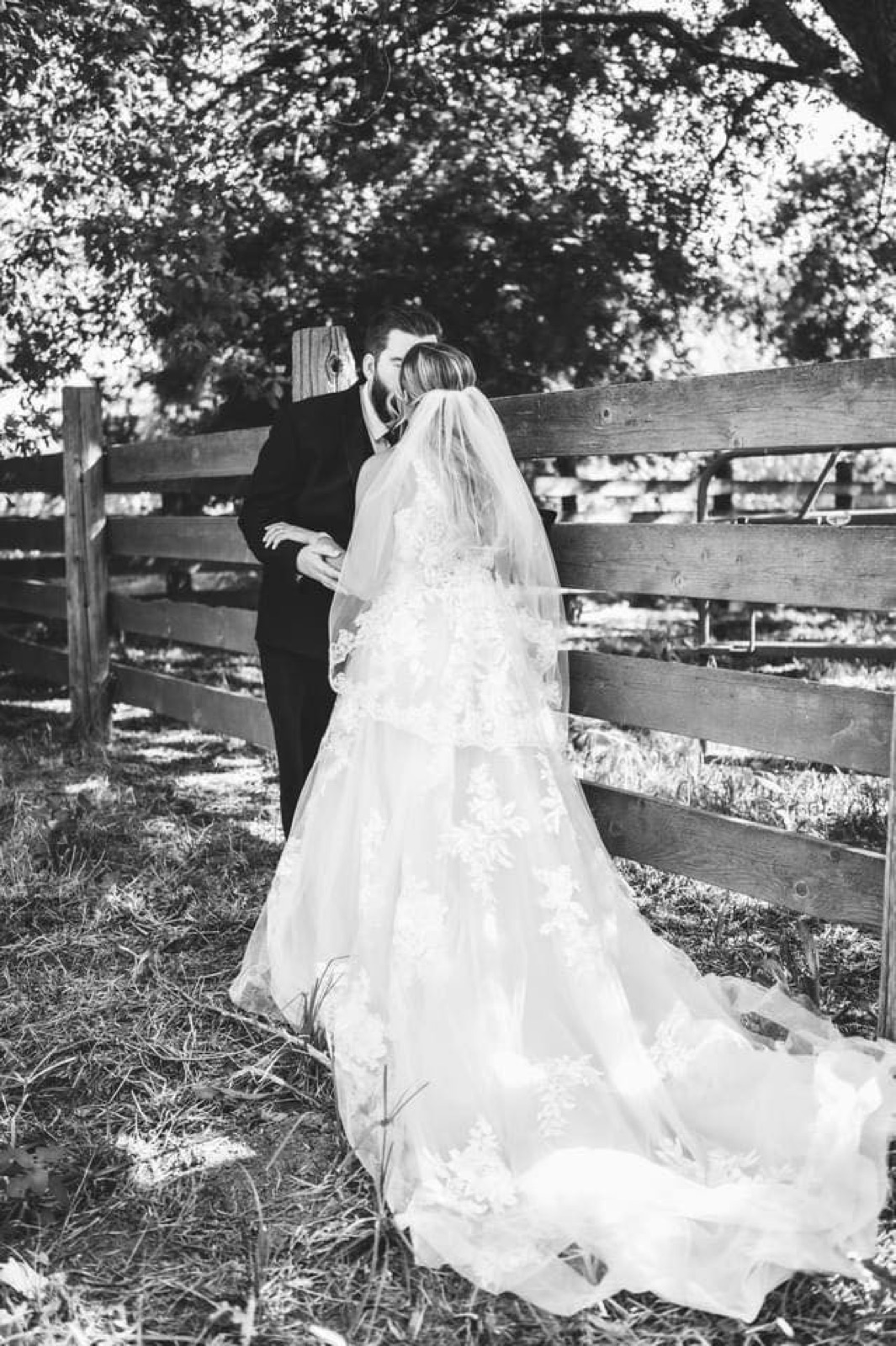 Rustic countryside exterior of Rustic Ranch wedding venue in Manteca, California