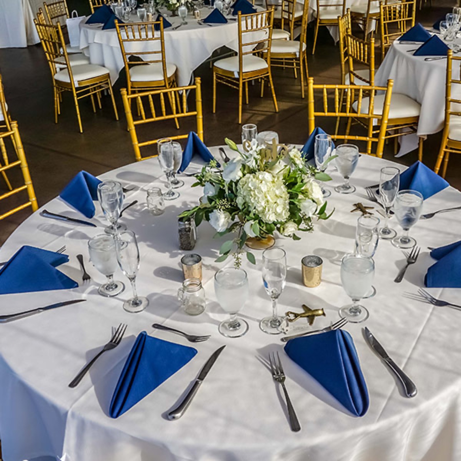 Wedding reception in the ballroom at Scott's Seafood on the River in Sacramento, California