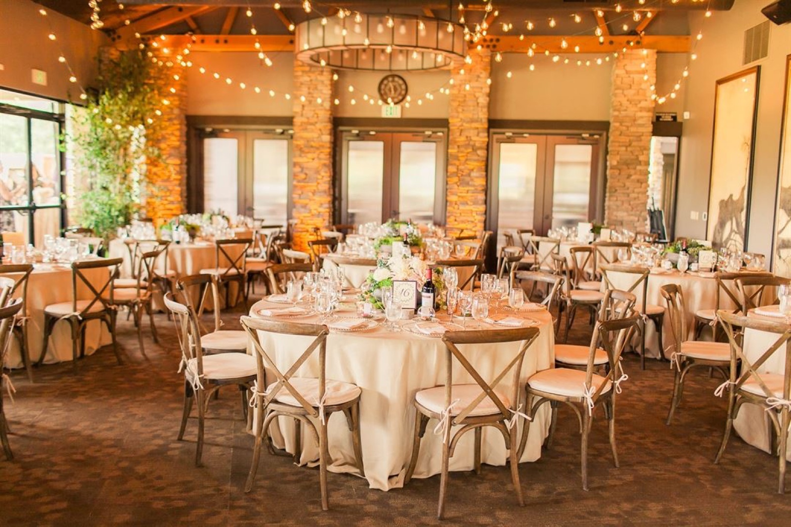 Exterior view of Spring Creek Golf and Country Club wedding venue in Ripon, California