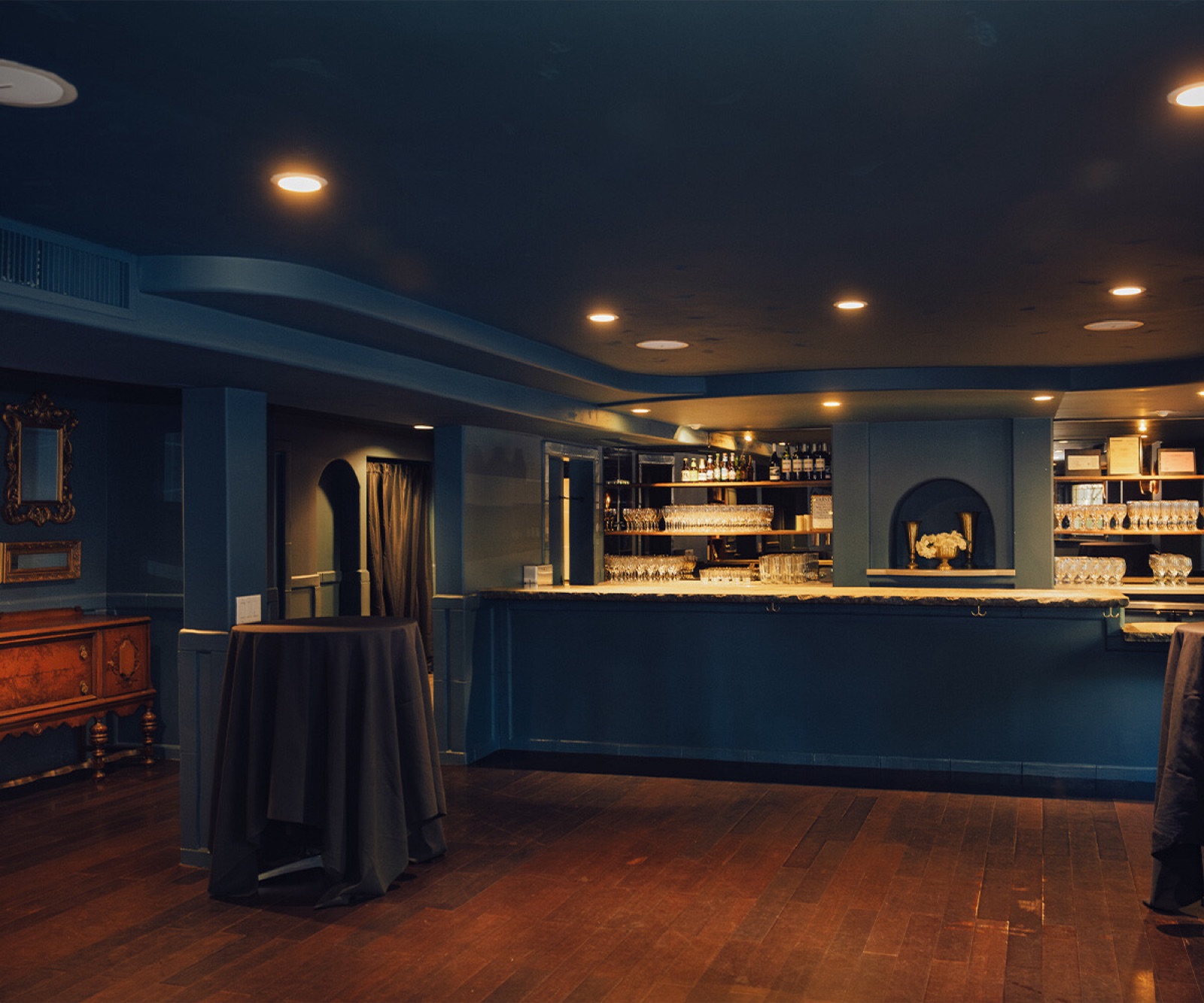 Cocktail lounge and bar area at Sterling Hotel by Wedgewood Weddings in Sacramento, California