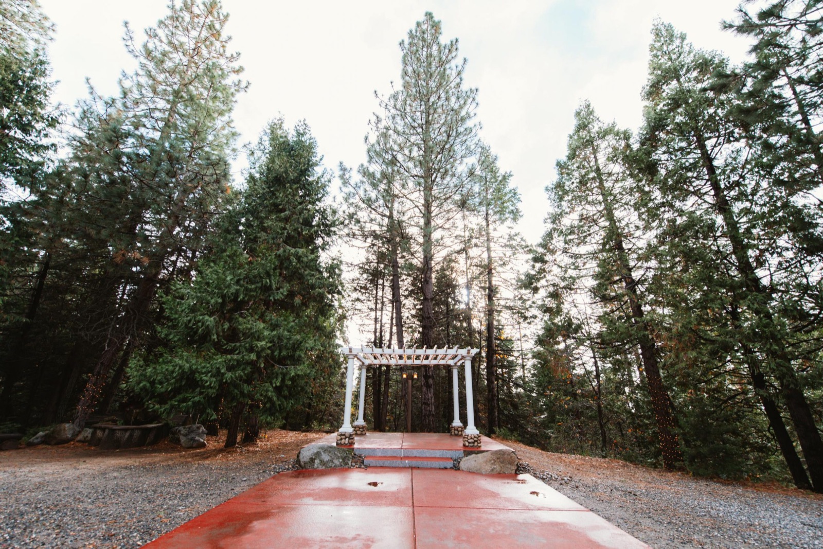 Wooded grounds and event setting at The Lodge at Two Moons wedding venue in Oakhurst, California