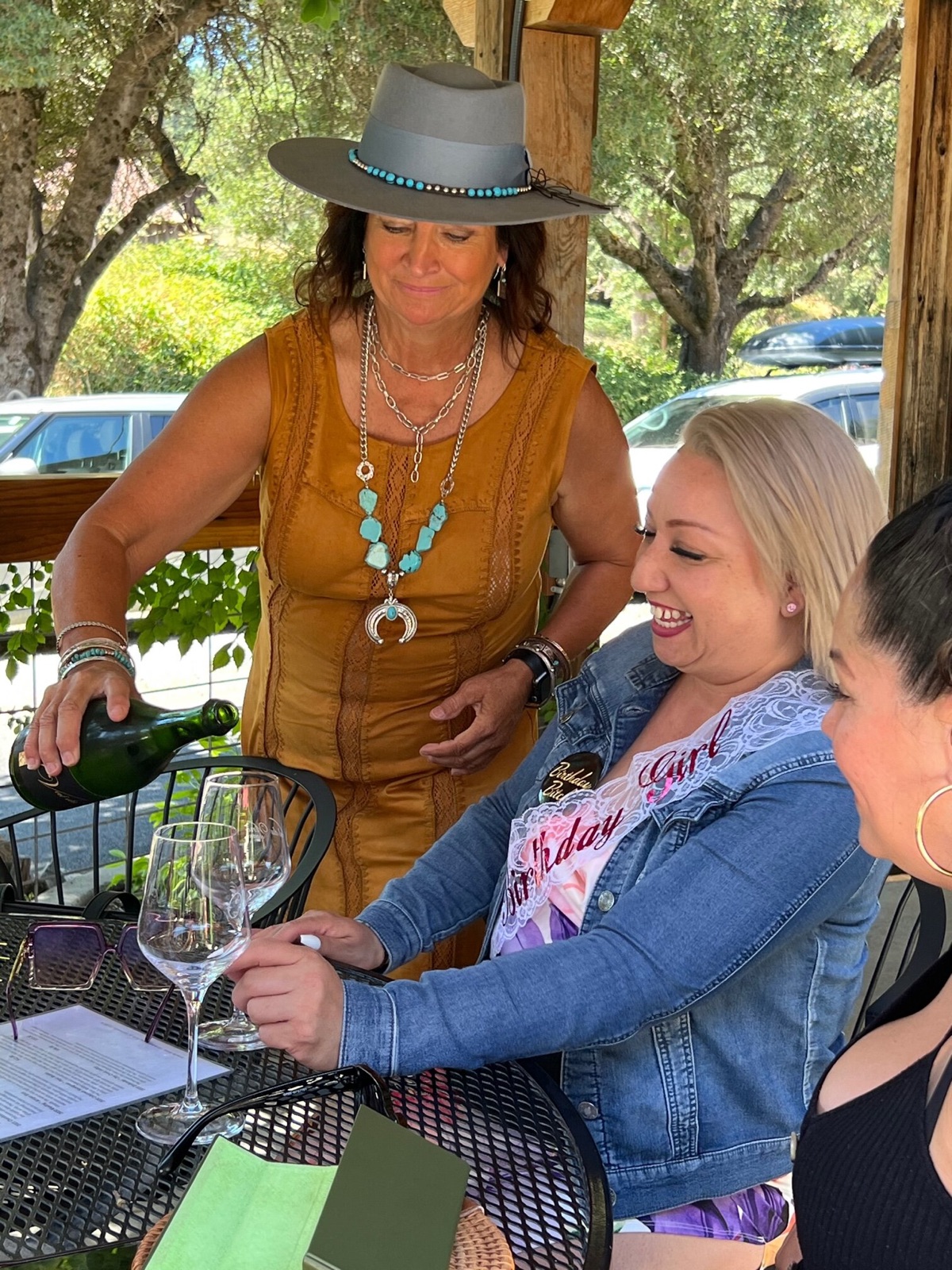 Vineyard and outdoor setting at Val du Vino Winery in Murphys, California